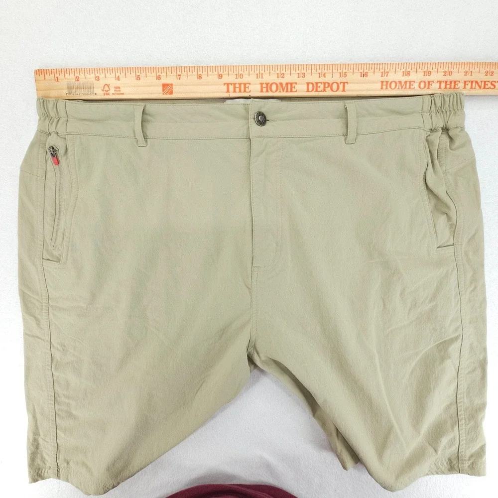 Duck Camp Shorts Mens XXL Khaki Stretch Hiking Outdoor Zip Pockets Elastic Waist